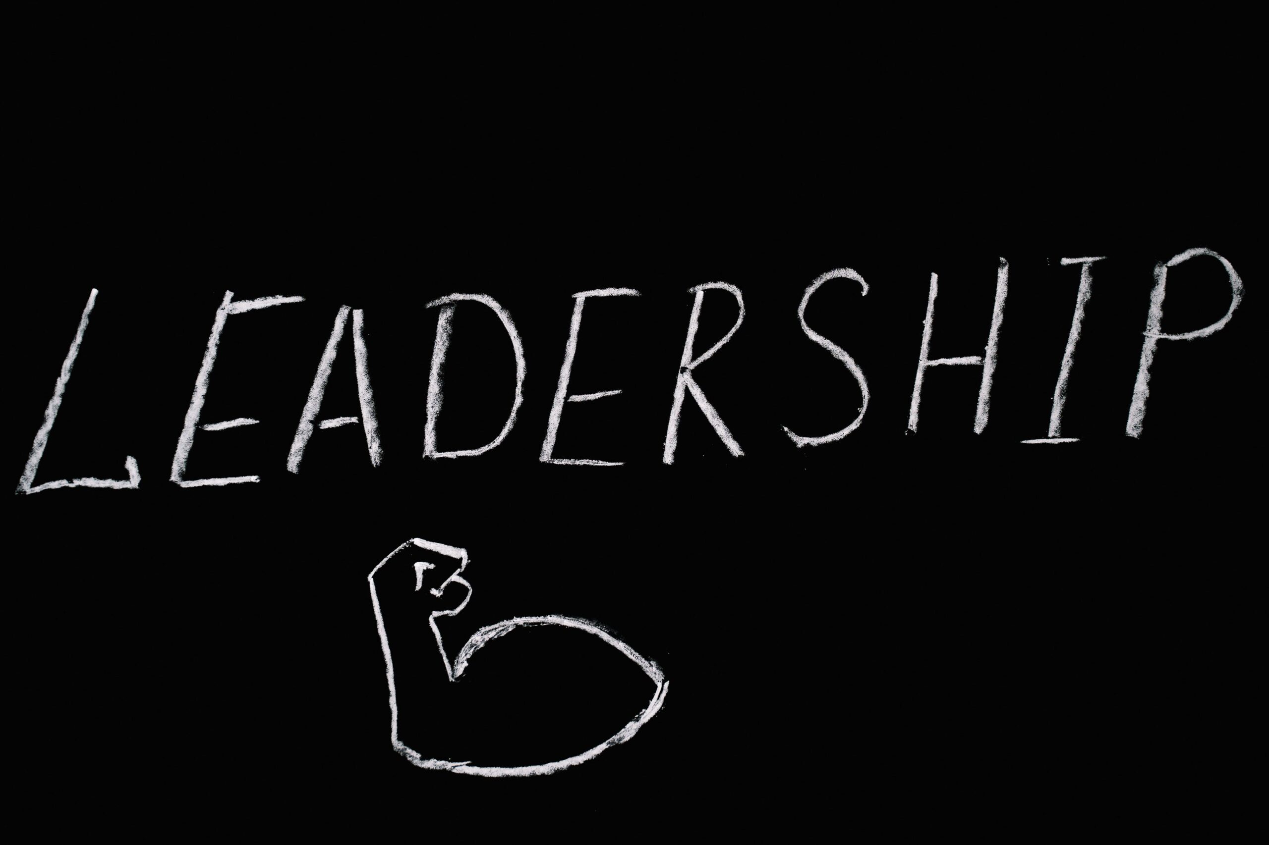 Najważniejsze cechy lidera w budowaniu zaufania i efektywnej komunikacji w zespole